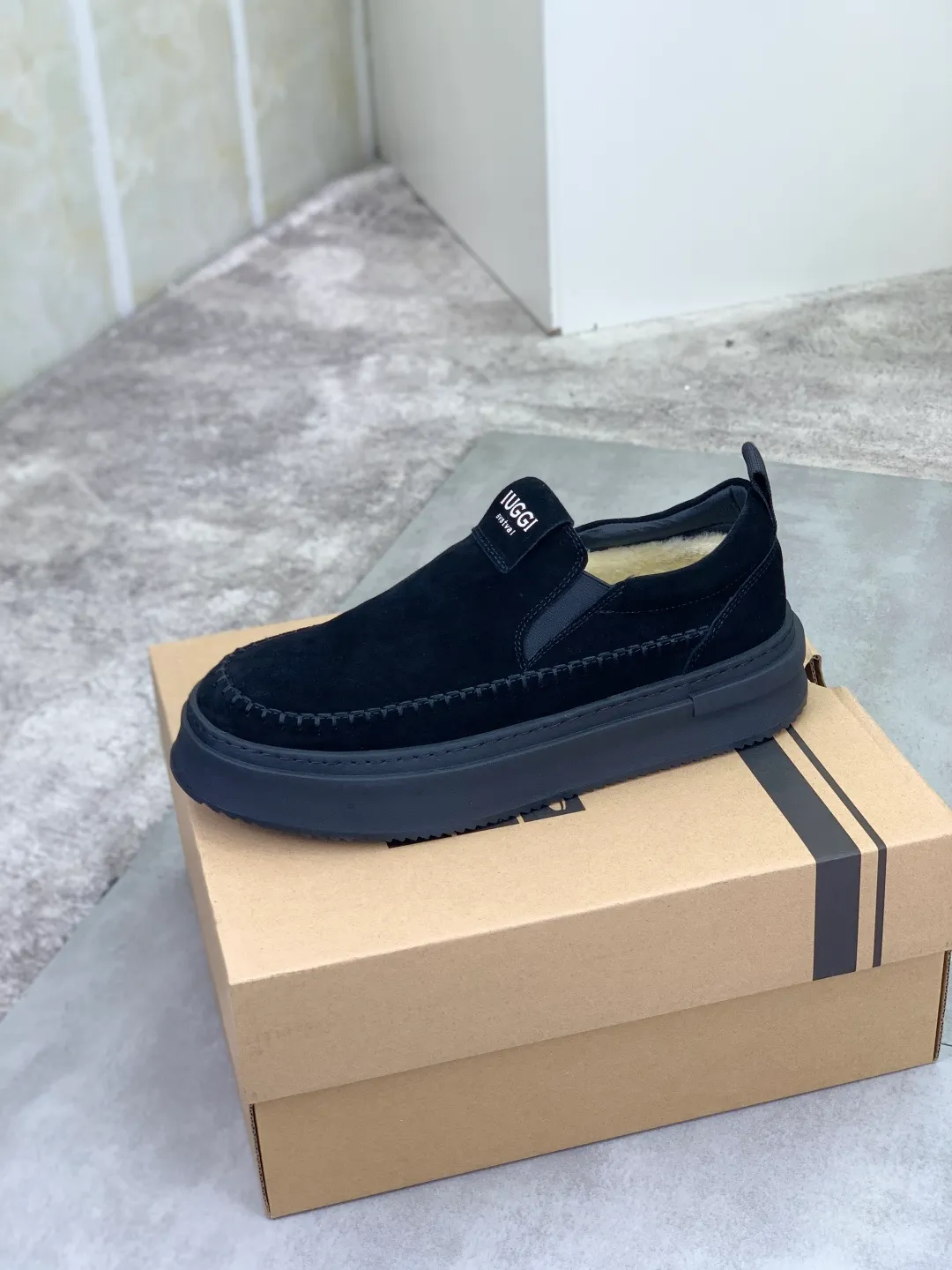 Men's men's shoes 💰P580 New arrival 🆕🆕🆕 IUGGI men's shoes slip-on loafers British style fashionable retro casual sneakers Convenient, comfortable, casual, versatile style Wool lining is comfortable and warm Rubber outsole Non-slip and firm Size: 39-44 Three colors 8731-8